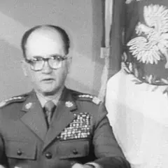 Generałowie SB: Jak ich działania wpłynęły na opozycję w PRL