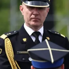 Gdzie znajduje się generał brygadier w polskiej armii i straży pożarnej?