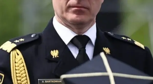 Gdzie znajduje się generał brygadier w polskiej armii i straży pożarnej?