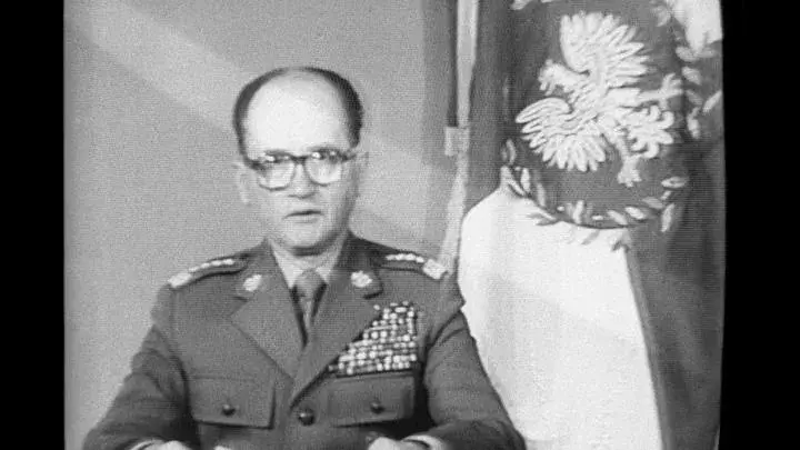 Generałowie SB: Jak ich działania wpłynęły na opozycję w PRL